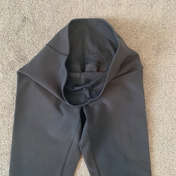 Lululemon High-Rise Ribbed Crop - Picture 4 of 5